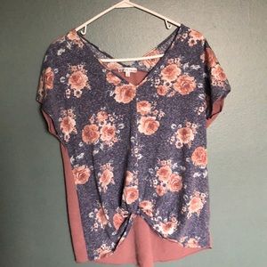 Boutique short sleeve V neck